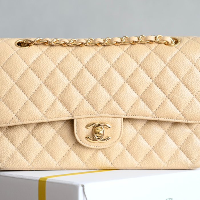 CHANEL ラムレザー ホワイト×ゴールド 中 25.5×15.5×6.5cm サイズ:25.5×15.5×6.5cm CHANEL ラムレザー ホワイト×ゴールド 中 25.5×15.5×6.5cm サイズ:25.5×15.5×6.5cm