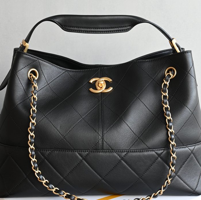 CHANEL カーフレザー ブラック×ホワイト×ゴールド トートバッグ ヴィンテージ 大容量 36×24×14cm サイズ:36×24×14cm CHANEL カーフレザー ブラック×ホワイト×ゴールド トートバッグ ヴィンテージ 大容量 36×24×14cm サイズ:36×24×14cm