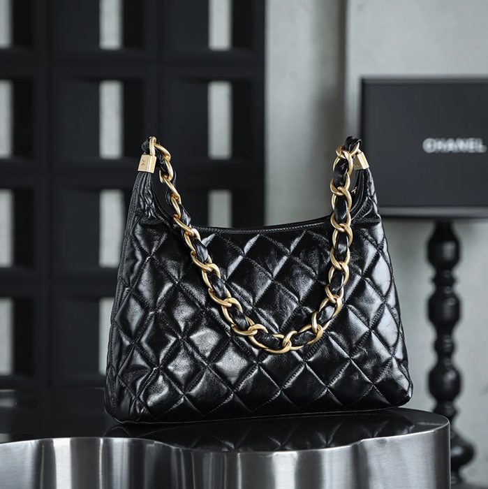CHANEL ラムレザー ブラック×ゴールド ショルダーバッグ ヴィンテージ 32×29×10cm サイズ:32×29×10cm