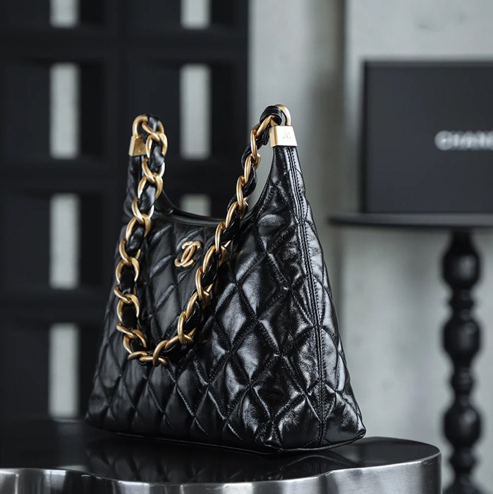 CHANEL ラムレザー ブラック×ゴールド ショルダーバッグ ヴィンテージ 32×29×10cm サイズ:32×29×10cm
