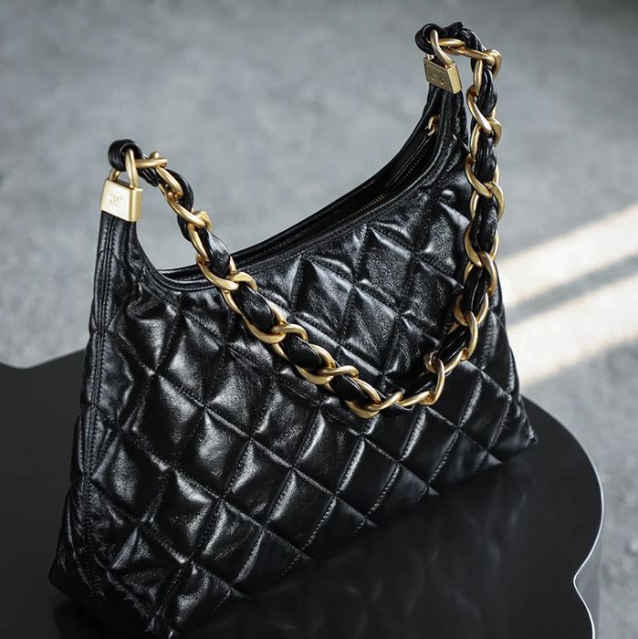 CHANEL ラムレザー ブラック×ゴールド ショルダーバッグ ヴィンテージ 32×29×10cm サイズ:32×29×10cm