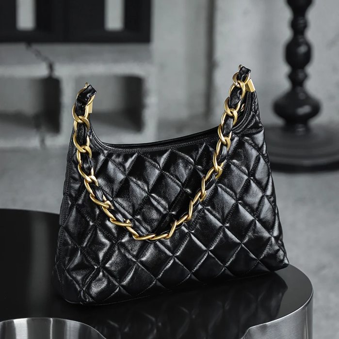 CHANEL ラムレザー ブラック×ゴールド ショルダーバッグ ヴィンテージ 32×29×10cm サイズ:32×29×10cm