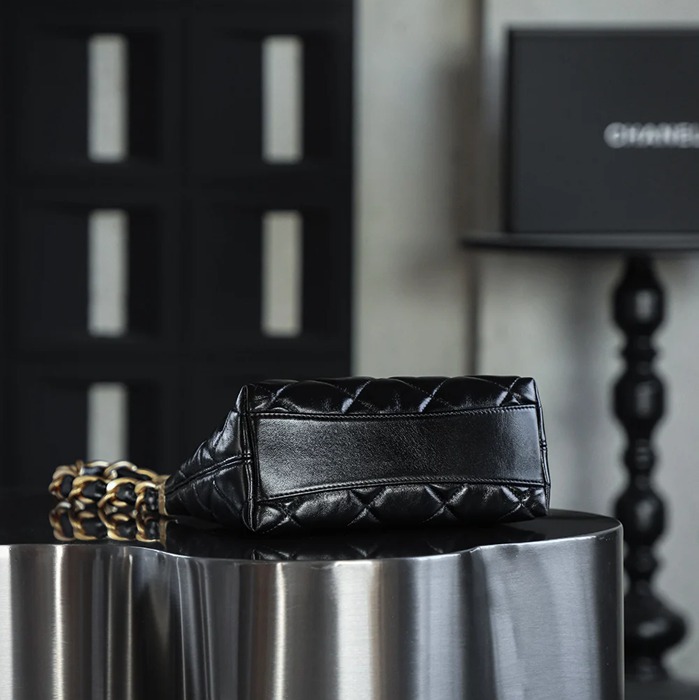 CHANEL ラムレザー ゴールド ショルダーバッグ ヴィンテージ 22.5×19.5×8.5cm サイズ:22.5×19.5×8.5cm