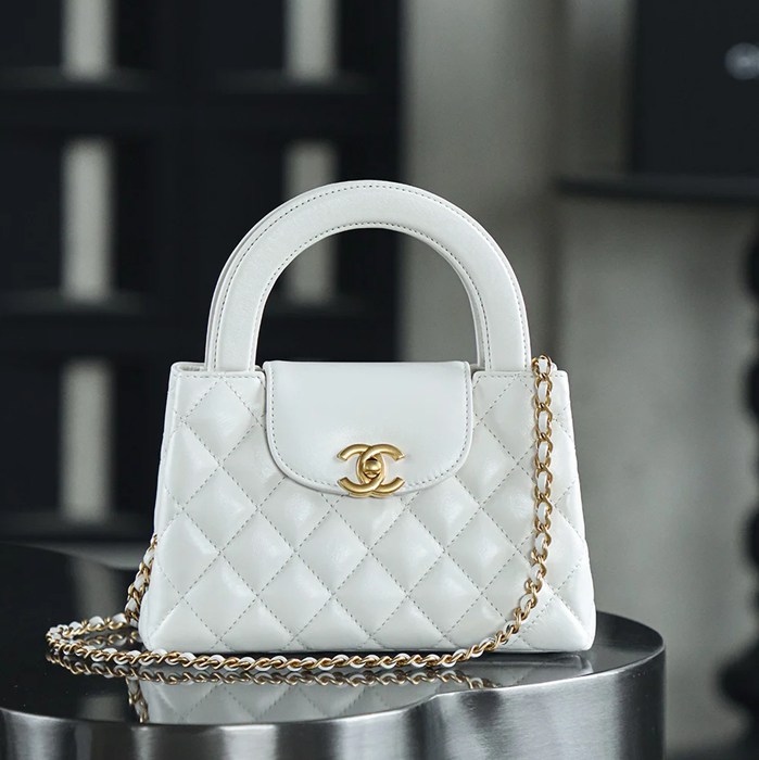 CHANEL カーフレザー 菱格紋 ホワイト×ゴールド 斜め掛けバッグ ヴィンテージ 秋冬 19×12×7cm サイズ:19×12×7cm CHANEL カーフレザー 菱格紋 ホワイト×ゴールド 斜め掛けバッグ ヴィンテージ 秋冬 19×12×7cm サイズ:19×12×7cm