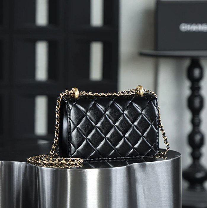 CHANEL カーフレザー ゴールド 斜め掛けバッグ 19×12×8cm サイズ:19×12×8cm