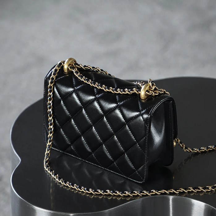 CHANEL カーフレザー ゴールド 斜め掛けバッグ 19×12×8cm サイズ:19×12×8cm