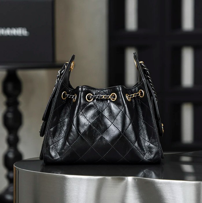 CHANEL カーフレザー ブラック×ゴールド 斜め掛けバッグ ヴィンテージ 小 22×20×12.5cm サイズ:22×20×12.5cm
