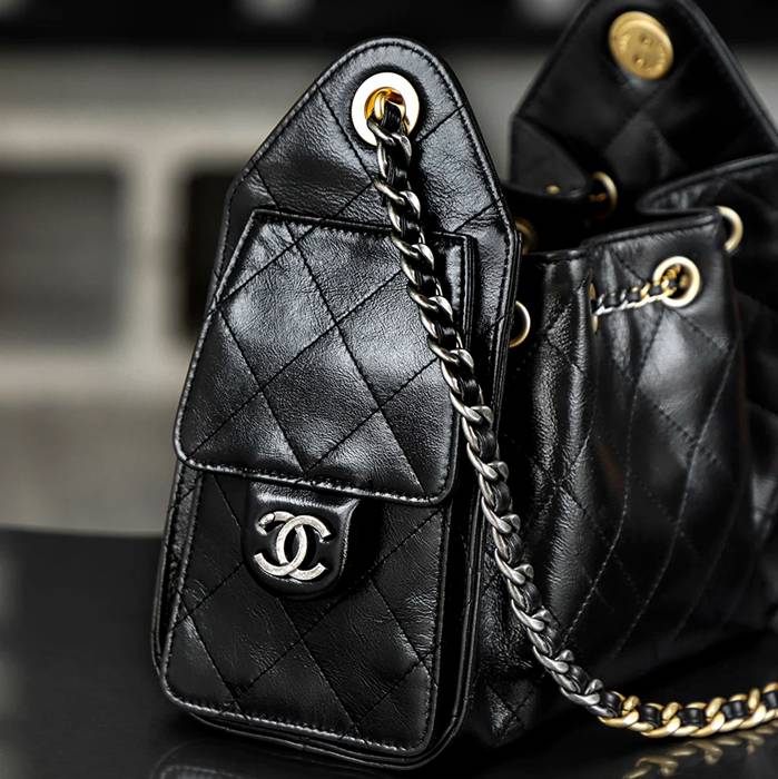 CHANEL カーフレザー ブラック×ゴールド 斜め掛けバッグ ヴィンテージ 小 22×20×12.5cm サイズ:22×20×12.5cm