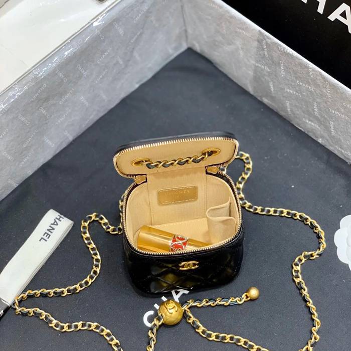 CHANEL AP1447 ラムレザー レッド 斜め掛けバッグ クラシック 11×8.5×7cm サイズ:11×8.5×7cm