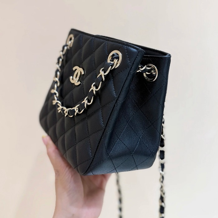 CHANEL カーフレザー 荔枝紋 ブラック×ゴールド 斜め掛けバッグ クラシック 小 16.5×15×10.5cm サイズ:16.5×15×10.5cm