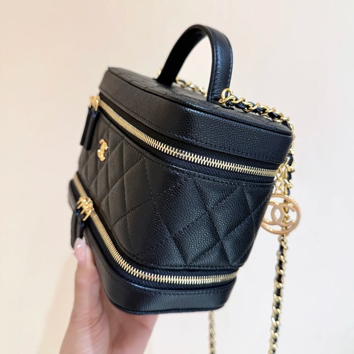 CHANEL カーフレザー 荔枝紋 ブラック×ゴールド 斜め掛けバッグ クラシック 17×13×9cm サイズ:17×13×9cm