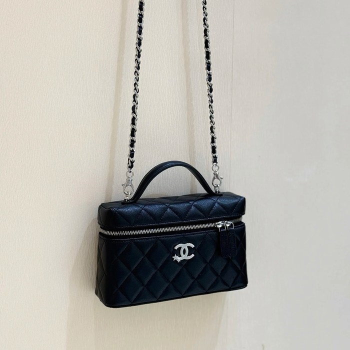 CHANEL カーフレザー 荔枝紋 ブラック×ゴールド 斜め掛けバッグ クラシック 19×17×5cm サイズ:19×17×5cm