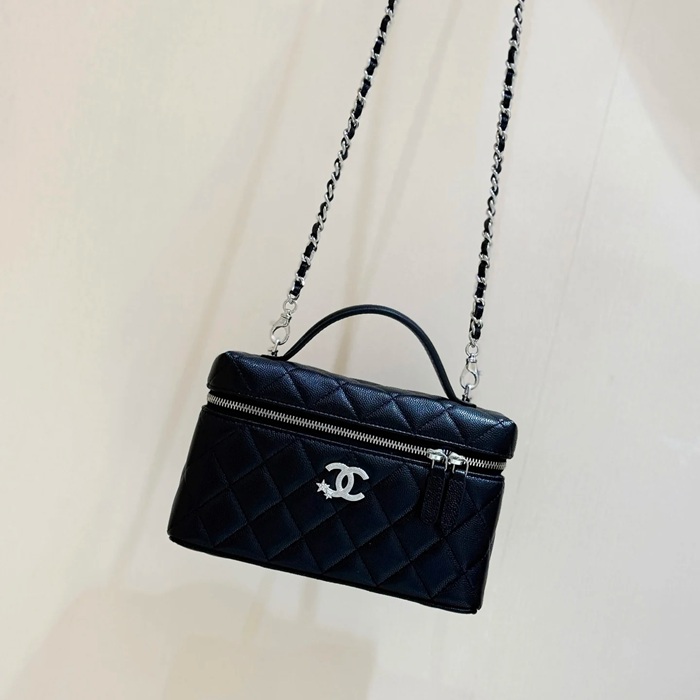 CHANEL カーフレザー 荔枝紋 ブラック×ゴールド 斜め掛けバッグ クラシック 19×17×5cm サイズ:19×17×5cm