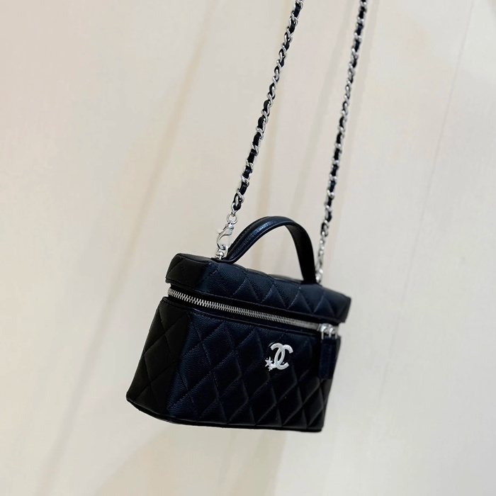 CHANEL カーフレザー 荔枝紋 ブラック×ゴールド 斜め掛けバッグ クラシック 19×17×5cm サイズ:19×17×5cm
