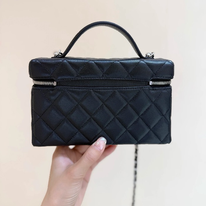 CHANEL カーフレザー 荔枝紋 ブラック×ゴールド 斜め掛けバッグ クラシック 19×17×5cm サイズ:19×17×5cm