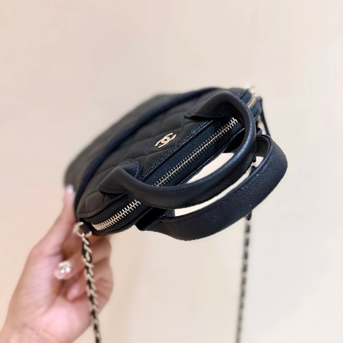 CHANEL カーフレザー 荔枝紋 ブラック×ゴールド 斜め掛けバッグ クラシック 18×17×6cm サイズ:18×17×6cm
