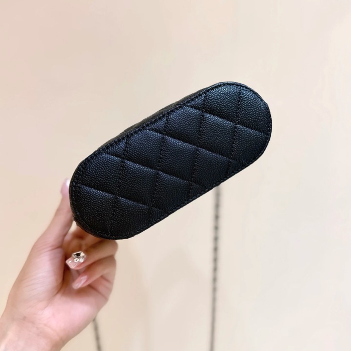 CHANEL カーフレザー 荔枝紋 ブラック×ゴールド 斜め掛けバッグ クラシック 18×17×6cm サイズ:18×17×6cm