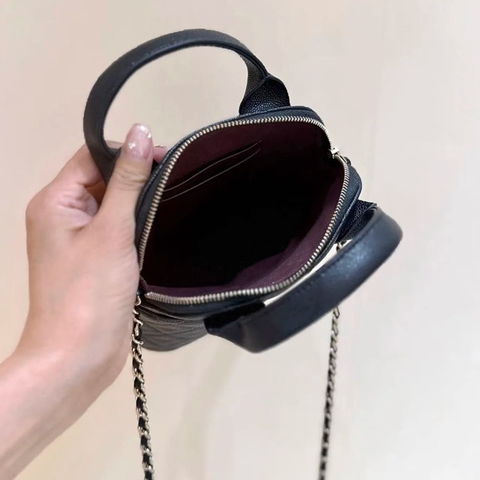 CHANEL カーフレザー 荔枝紋 ブラック×ゴールド 斜め掛けバッグ クラシック 18×17×6cm サイズ:18×17×6cm