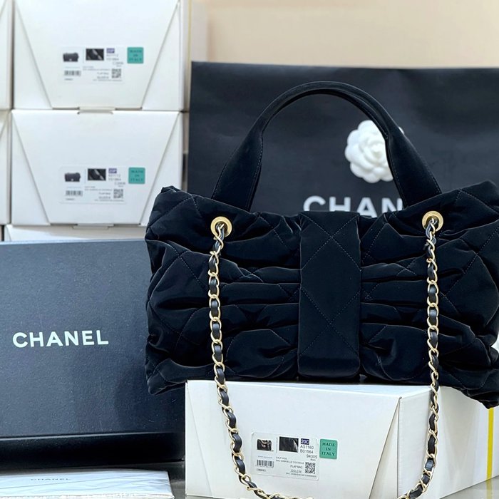 CHANEL ナイロン デニム ブラック×ゴールド ショルダーバッグ ファッショナブル 中 38×29×5cm サイズ:38×29×5cm