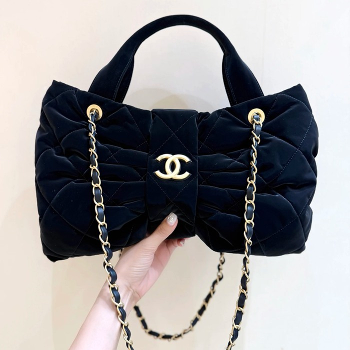 CHANEL ナイロン デニム ブラック×ゴールド ショルダーバッグ ファッショナブル 中 38×29×5cm サイズ:38×29×5cm