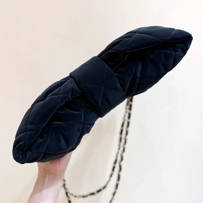 CHANEL ナイロン デニム ブラック×ゴールド ショルダーバッグ ファッショナブル 中 38×29×5cm サイズ:38×29×5cm