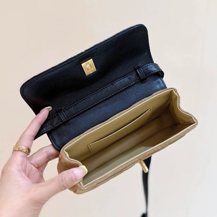 CHANEL ラムレザー 配色 斜め掛けバッグ 20×12×3.5cm サイズ:20×12×3.5cm