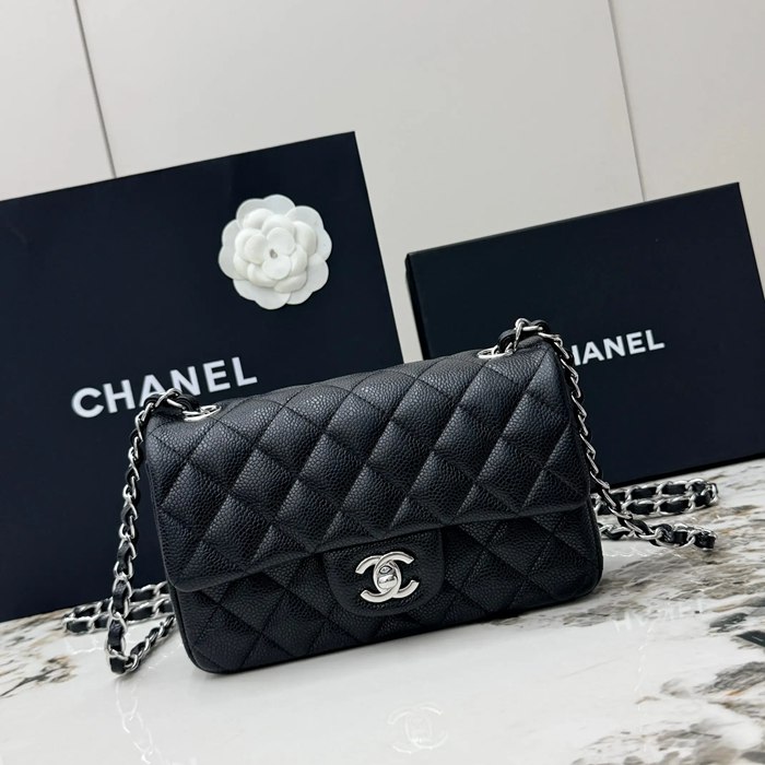 CHANEL A69900 カーフレザー 菱格紋 シルバー×ゴールド 斜め掛けバッグ クラシック ヴィンテージ 20×12×6cm サイズ:20×12×6cm CHANEL A69900 カーフレザー 菱格紋 シルバー×ゴールド 斜め掛けバッグ クラシック ヴィンテージ 20×12×6cm サイズ:20×12×6cm