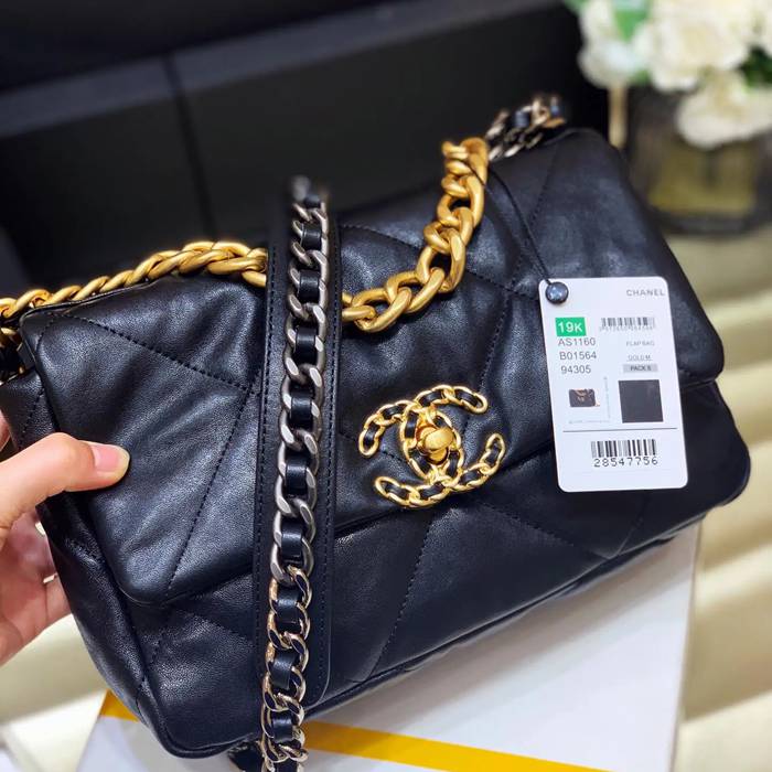 CHANEL ラムレザー 斜め掛けバッグ 小 中 30×20×10cm サイズ:30×20×10cm