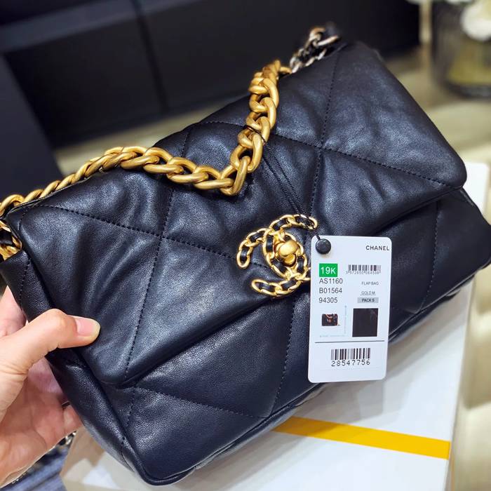 CHANEL ラムレザー 斜め掛けバッグ 小 中 30×20×10cm サイズ:30×20×10cm