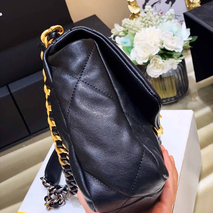 CHANEL ラムレザー 斜め掛けバッグ 小 中 30×20×10cm サイズ:30×20×10cm