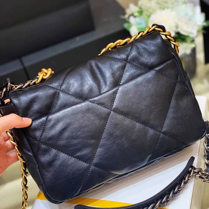 CHANEL ラムレザー 斜め掛けバッグ 小 中 30×20×10cm サイズ:30×20×10cm