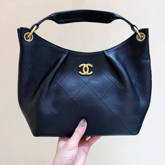 CHANEL カーフレザー ブラック×ゴールド ショルダーバッグ クラシック 秋冬 31×24×10cm サイズ:31×24×10cm