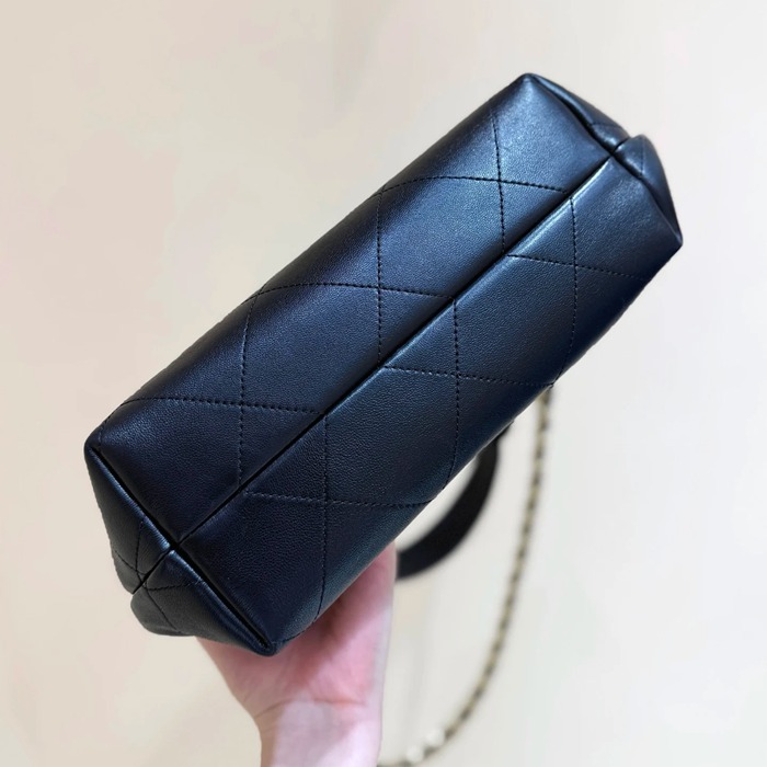 CHANEL カーフレザー ブラック×ゴールド ショルダーバッグ クラシック 秋冬 31×24×10cm サイズ:31×24×10cm
