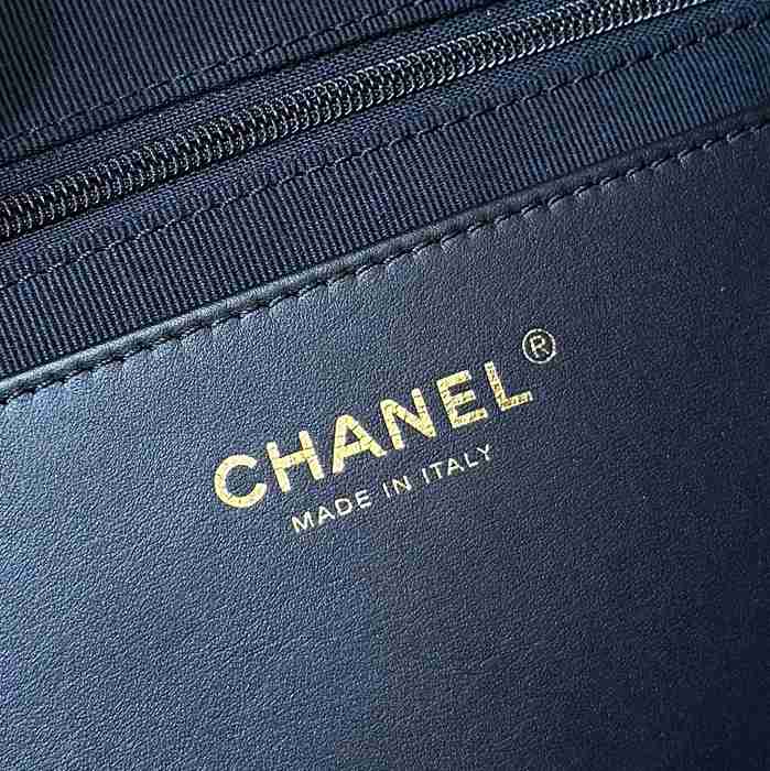 CHANEL カーフレザー ブラック×ゴールド ショルダーバッグ クラシック 秋冬 31×24×10cm サイズ:31×24×10cm