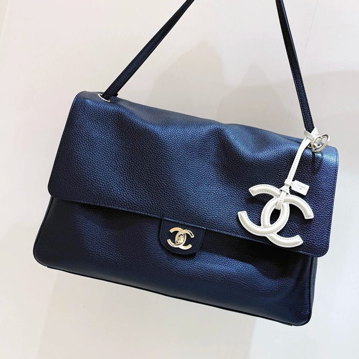 CHANEL AS6233 カーフレザー 荔枝紋 ショルダーバッグ 有名人同款 ファッショナブル 38.5×26×11cm サイズ:38.5×26×11cm