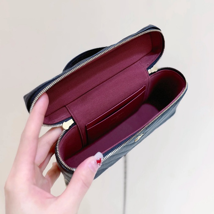 CHANEL AP5212 カーフレザー ストライプ ブラック×ゴールド 斜め掛けバッグ クラシック 春夏 19×14×5cm サイズ:19×14×5cm