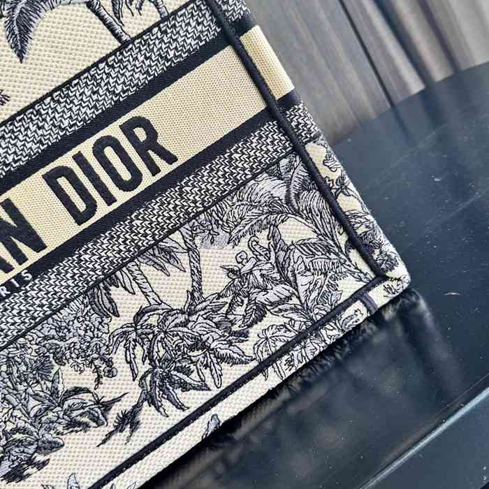 DIOR 刺繍、レター、リボン ホワイト ショルダーバッグ、ハンドバッグ、ハンドバッグ 中 ミニ 26.5x21.0x14.0cm サイズ:26.5x21x14cm