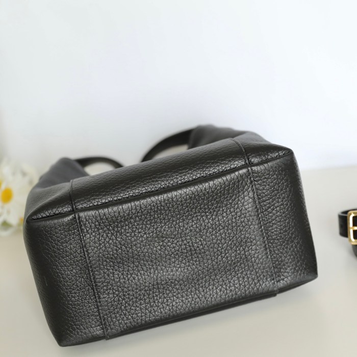 DIOR カーフレザー、レザー レター ブラック、ゴールド 斜め掛けバッグ、ショルダーバッグ、ハンドバッグ 小 ヴィンテージ 21.0x19.0x11.0cm サイズ:21x19x11cm