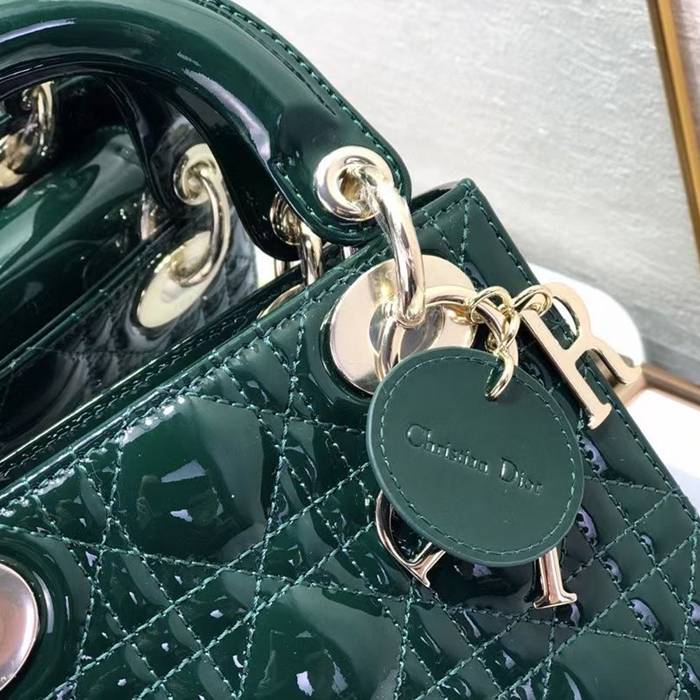DIOR エナメル グリーン、フォレストグリーン 斜め掛けバッグ、ショルダーバッグ、リュックサック クラシック 17.0x15.0x7.0cm サイズ:17x15cm