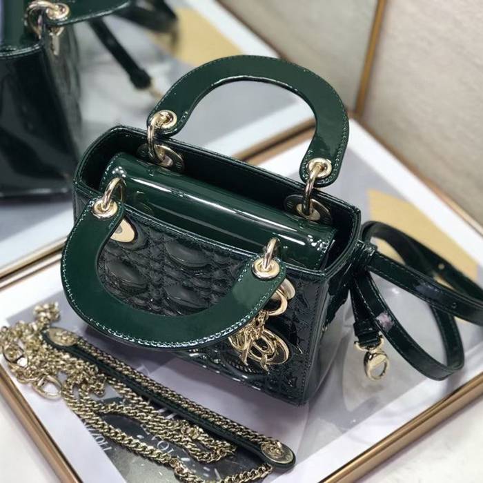 DIOR エナメル グリーン、フォレストグリーン 斜め掛けバッグ、ショルダーバッグ、リュックサック クラシック 17.0x15.0x7.0cm サイズ:17x15cm
