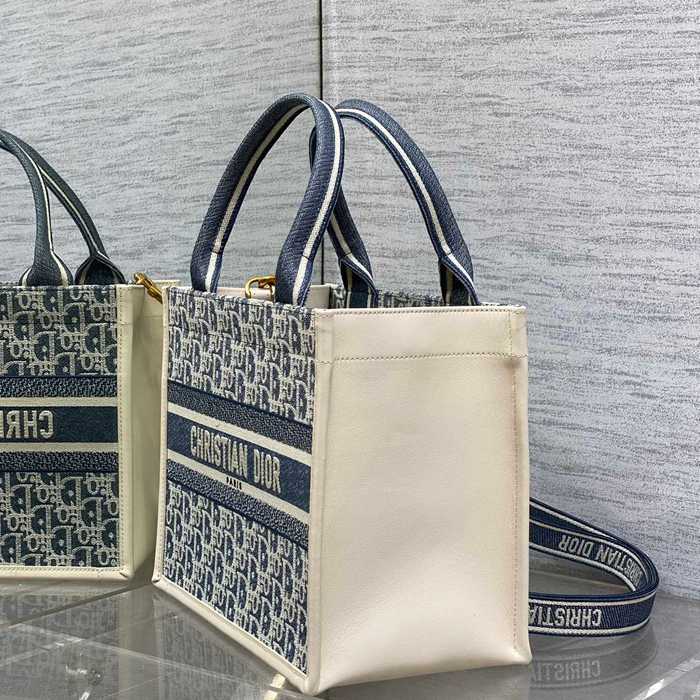 DIOR 8004 カーフレザー 刺繍、レター ホワイト、ブルー 斜め掛けバッグ、トートバッグ 小 クラシック 26.0x21.0x12.0cm サイズ:26x21x12cm