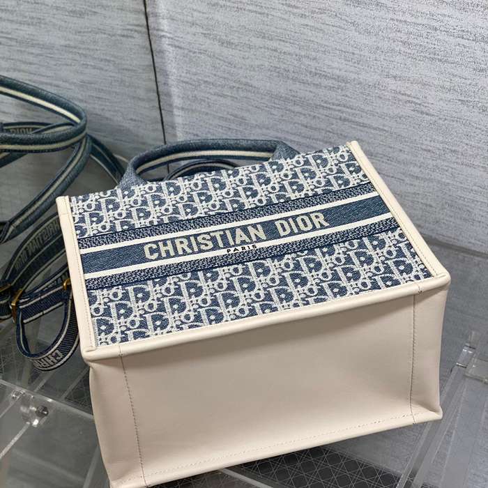 DIOR 8004 カーフレザー 刺繍、レター ホワイト、ブルー 斜め掛けバッグ、トートバッグ 小 クラシック 26.0x21.0x12.0cm サイズ:26x21x12cm