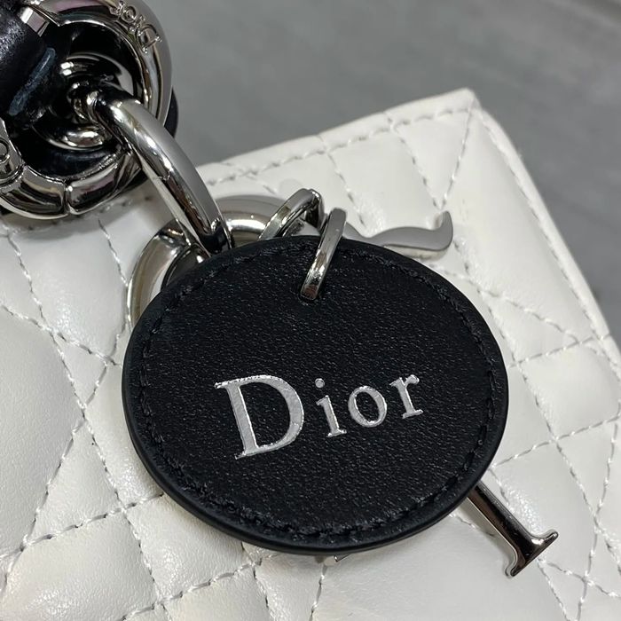 DIOR ラムレザー、チェーン リボン、フラワー ブラック、ホワイト 斜め掛けバッグ、ショルダーバッグ、チェーンバッグ ミニ 新作 16.0x10.0x5.5cm サイズ:16x10x5.5cm