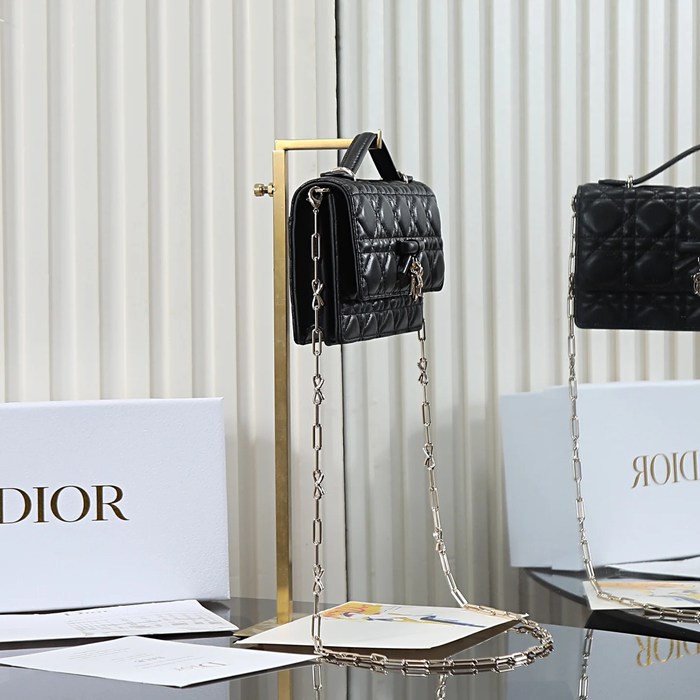 DIOR 0984 ラムレザー、チェーン レター、リボン ブラック 斜め掛けバッグ、ハンドバッグ、チェーンバッグ クラシック 21.0x11.5x4.5cm サイズ:21x11.5x4.5cm