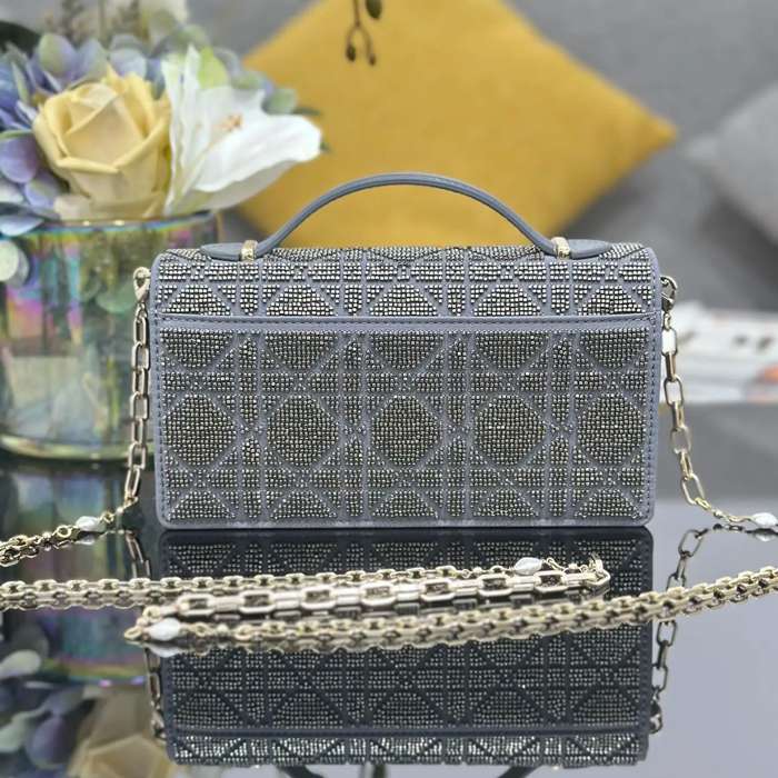 DIOR チェーン 刺繍、レター グレー、ベージュ 斜め掛けバッグ、ショルダーバッグ、ハンドバッグ 新作 クラシック 21.0x11.5x4.0cm サイズ:21x11.5cm