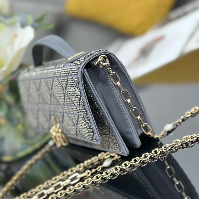 DIOR チェーン 刺繍、レター グレー、ベージュ 斜め掛けバッグ、ショルダーバッグ、ハンドバッグ 新作 クラシック 21.0x11.5x4.0cm サイズ:21x11.5cm