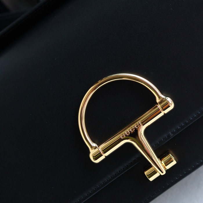 GUCCI 846705 レザー ゴールド ショルダーバッグ 馬銜、クラシック 22cm サイズ:22.5x14x8cm