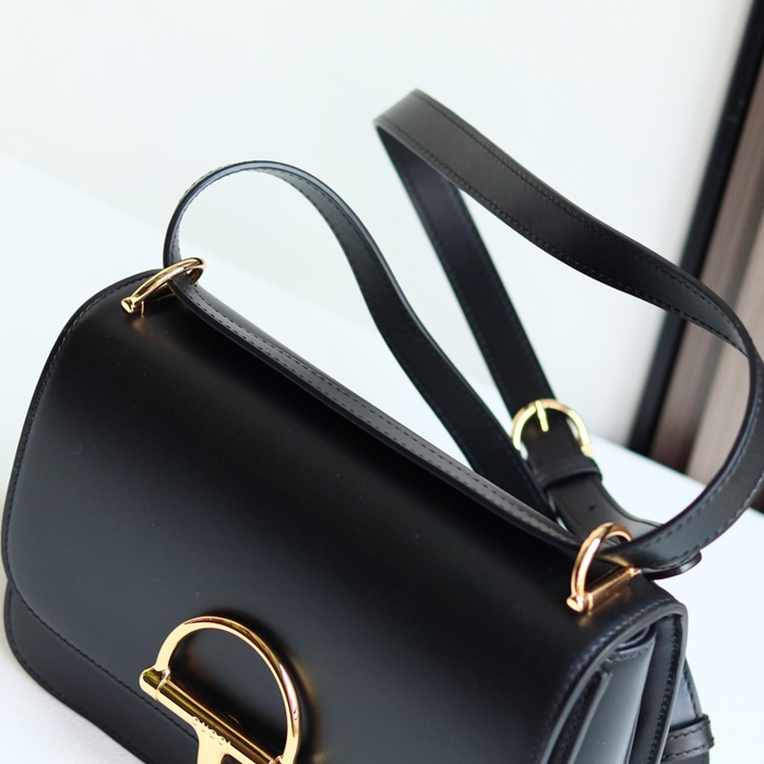 GUCCI 846705 レザー ゴールド ショルダーバッグ 馬銜、クラシック 22cm サイズ:22.5x14x8cm