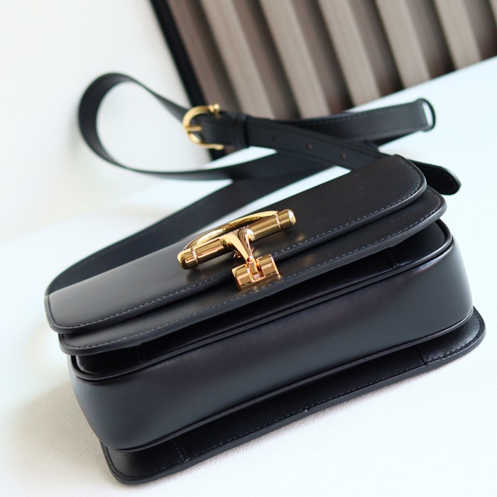 GUCCI 846705 レザー ゴールド ショルダーバッグ 馬銜、クラシック 22cm サイズ:22.5x14x8cm