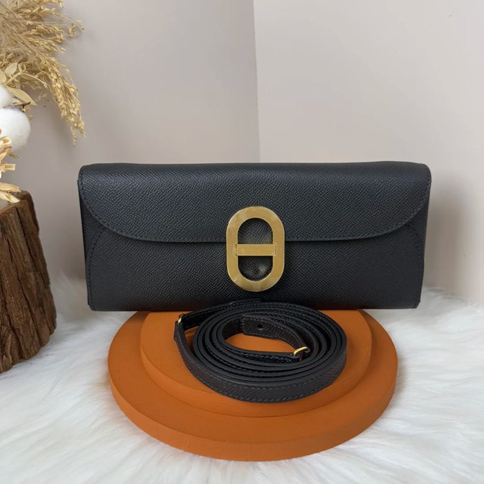 HERMES カーフスキン ブラック 斜め掛けバッグ セミハンドメイド 金具ゴールド/シルバー 10×2.5cm サイズ:24×10×2.5cm